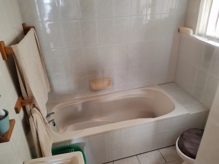 5 Bedroom Property for Sale in Perlemoenbaai Western Cape